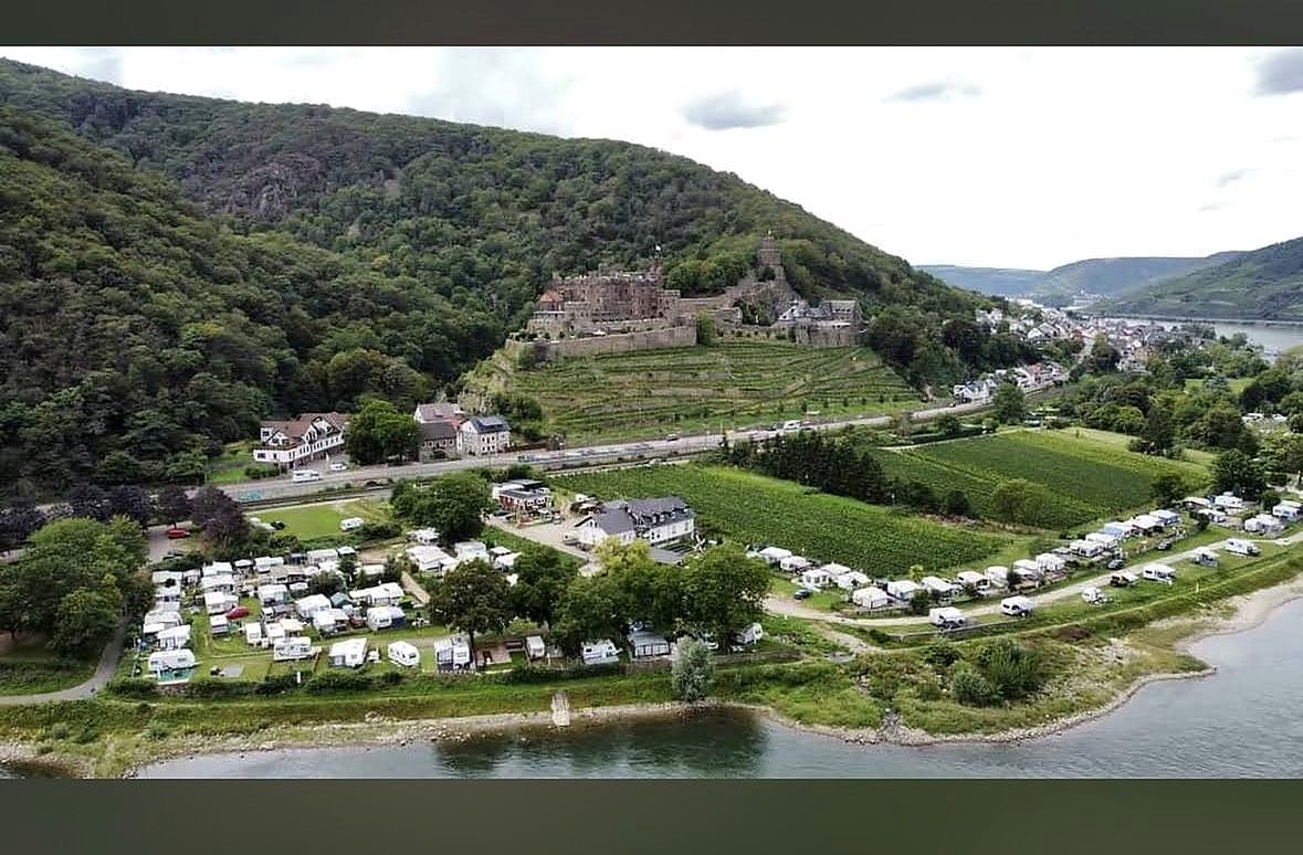 Luftaufnahme des Campingplatzes Marienort am Rhein