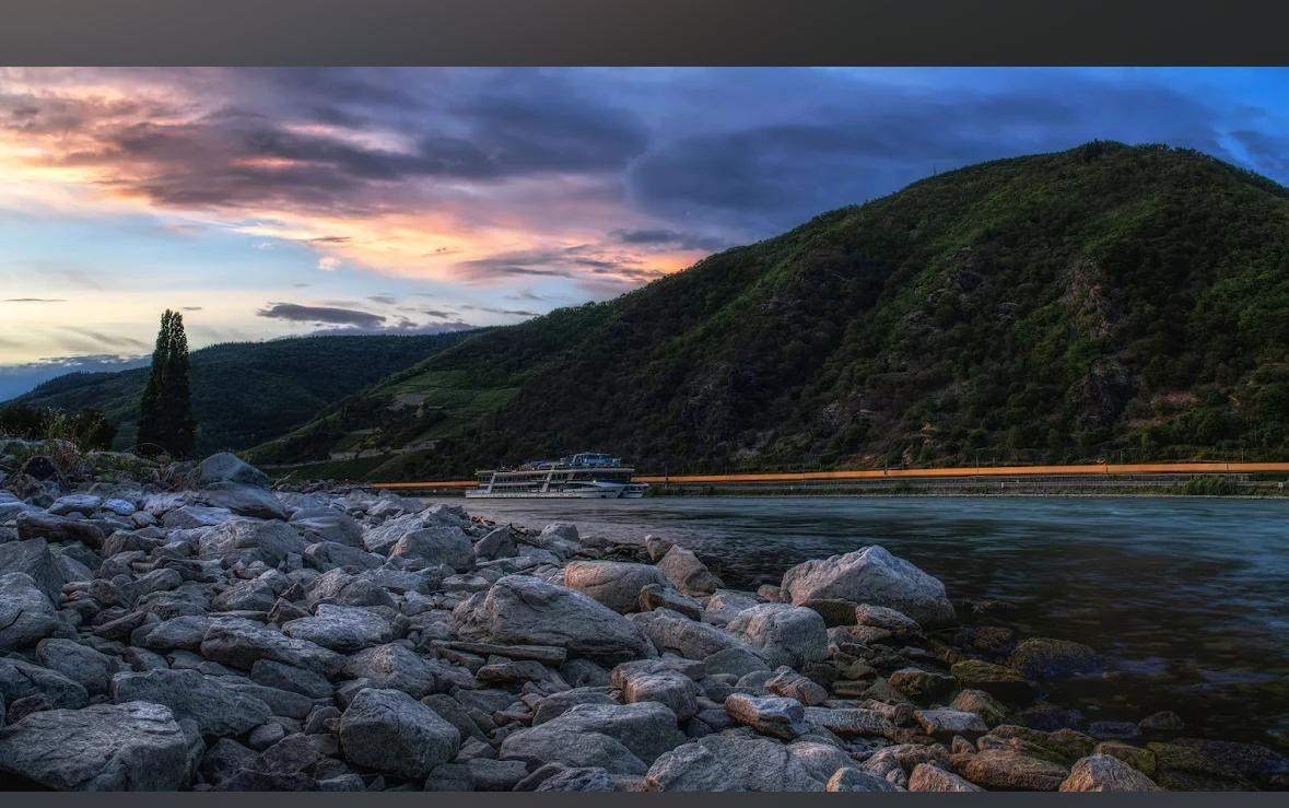 Sonnenuntergang über dem Rhein